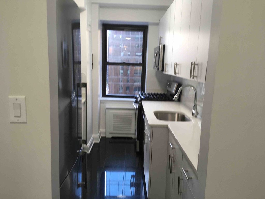 157 East 57 Street - Photo 1