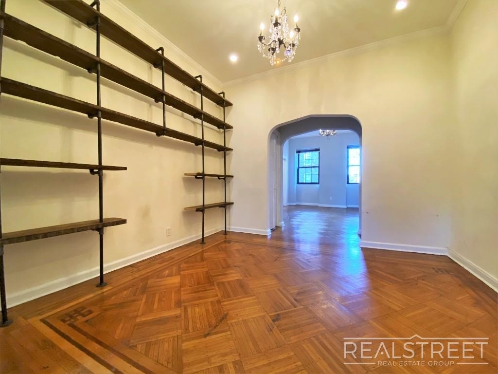 433 Clinton Street - Photo 2