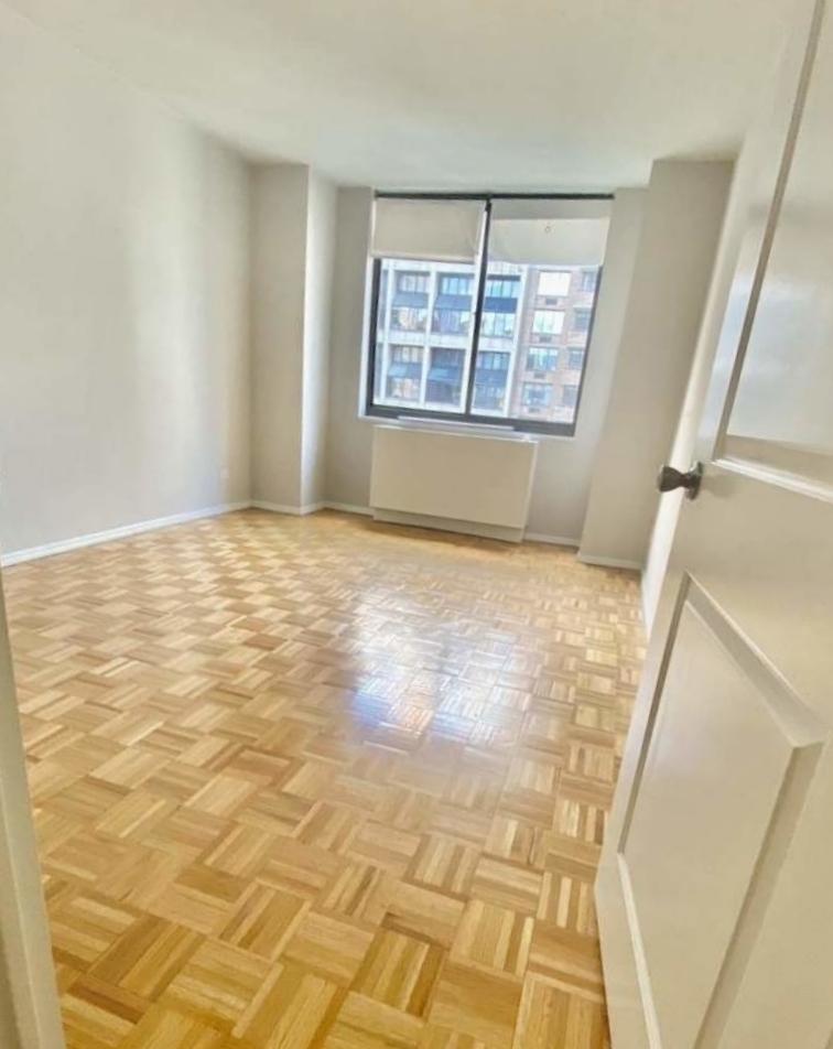 Massive Flex 2 Bedroom Available on the Kips Bay - Photo 3