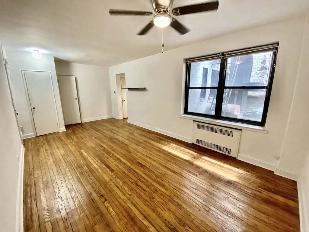 70 Clark Street - Photo 2