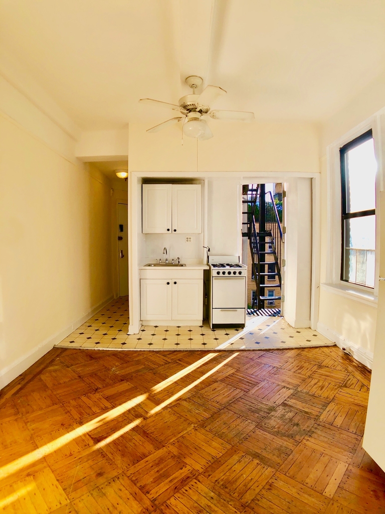 42 West 72nd Street - Photo 2