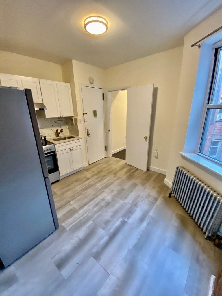 1372 First Avenue  - Photo 3