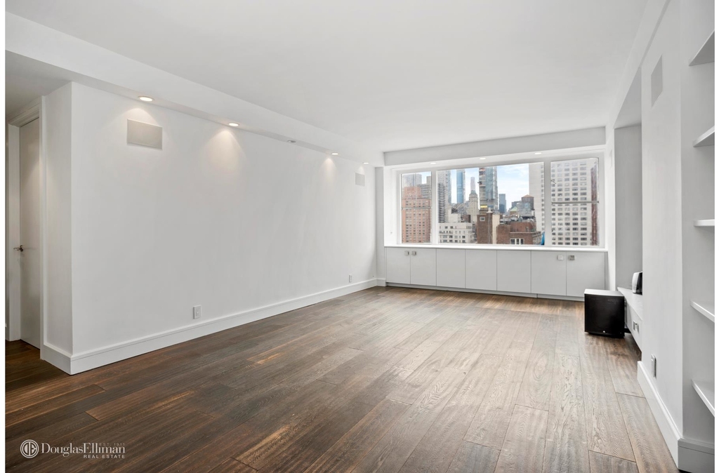 340 East 64th St - Photo 8