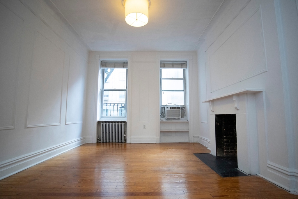 205 West 20th Street - Photo 0