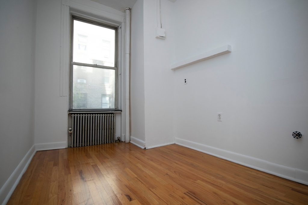 205 West 20th Street - Photo 3