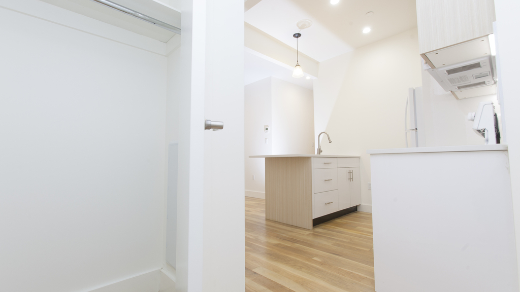 818 Lexington Avenue - Photo 2