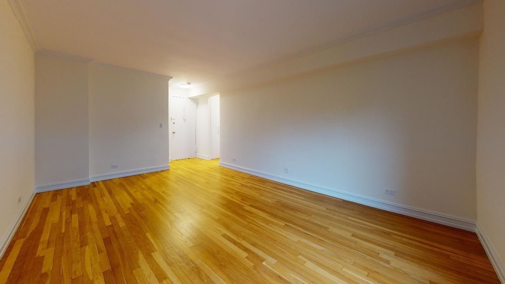 305 West 13th street - Photo 5