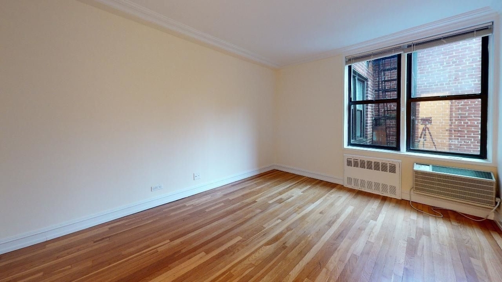 305 West 13th street - Photo 1