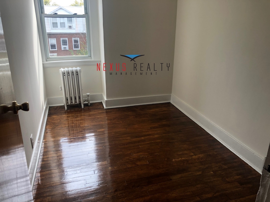 20-68 33rd street Astoria - Photo 3