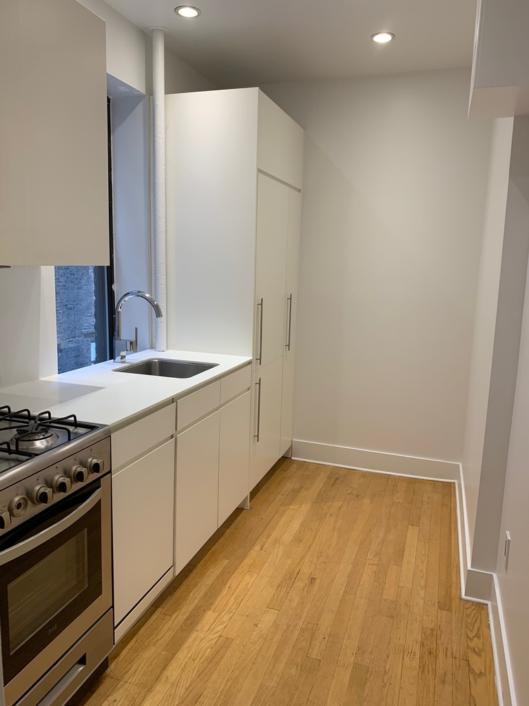 240 West 15th Street - Photo 1