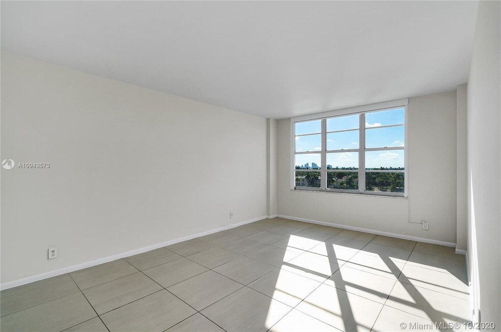 5700 Collins Ave - Photo 13