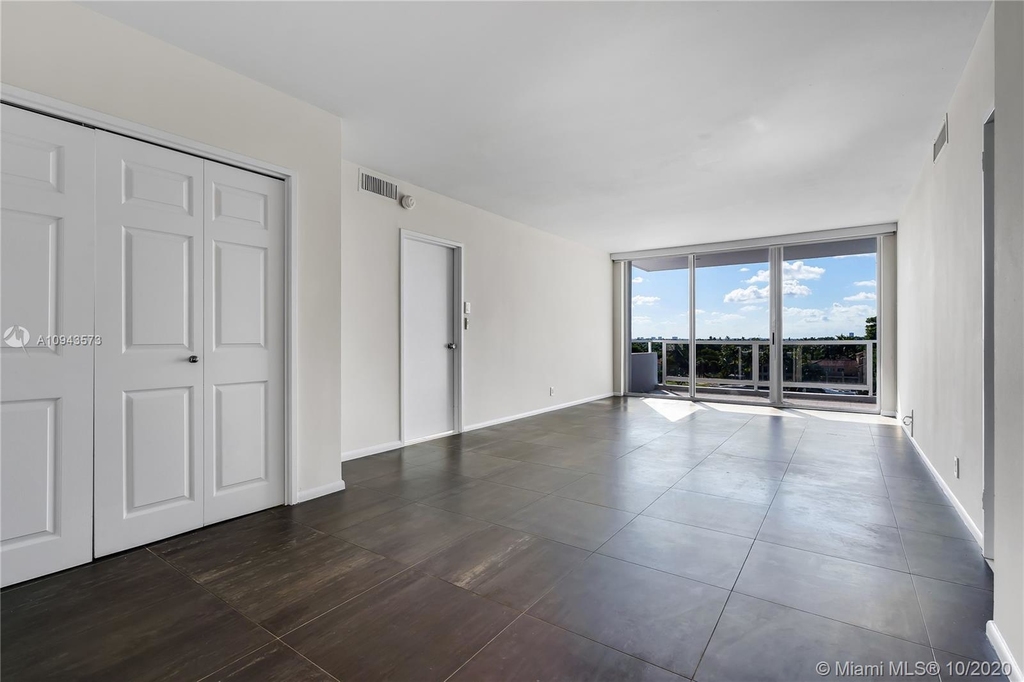 5700 Collins Ave - Photo 5