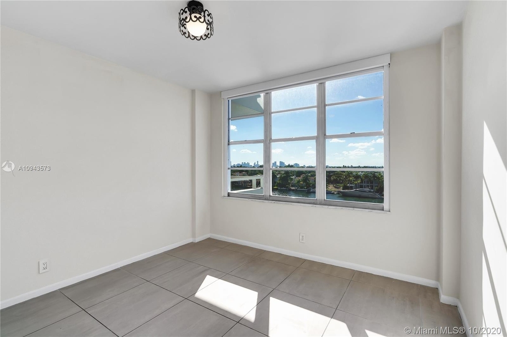 5700 Collins Ave - Photo 21