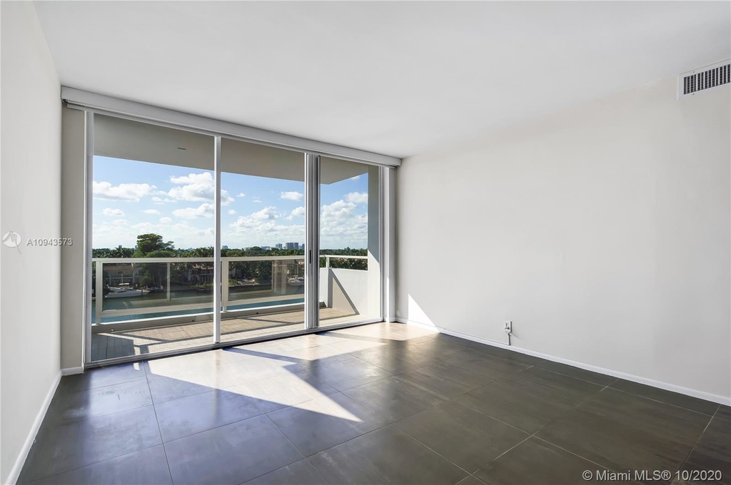 5700 Collins Ave - Photo 18