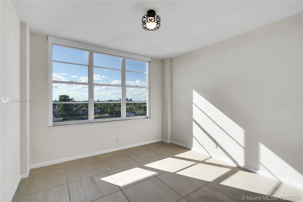 5700 Collins Ave - Photo 22