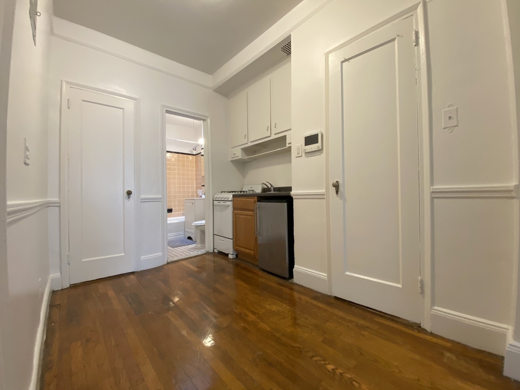 338 East 53rd Street - Photo 4