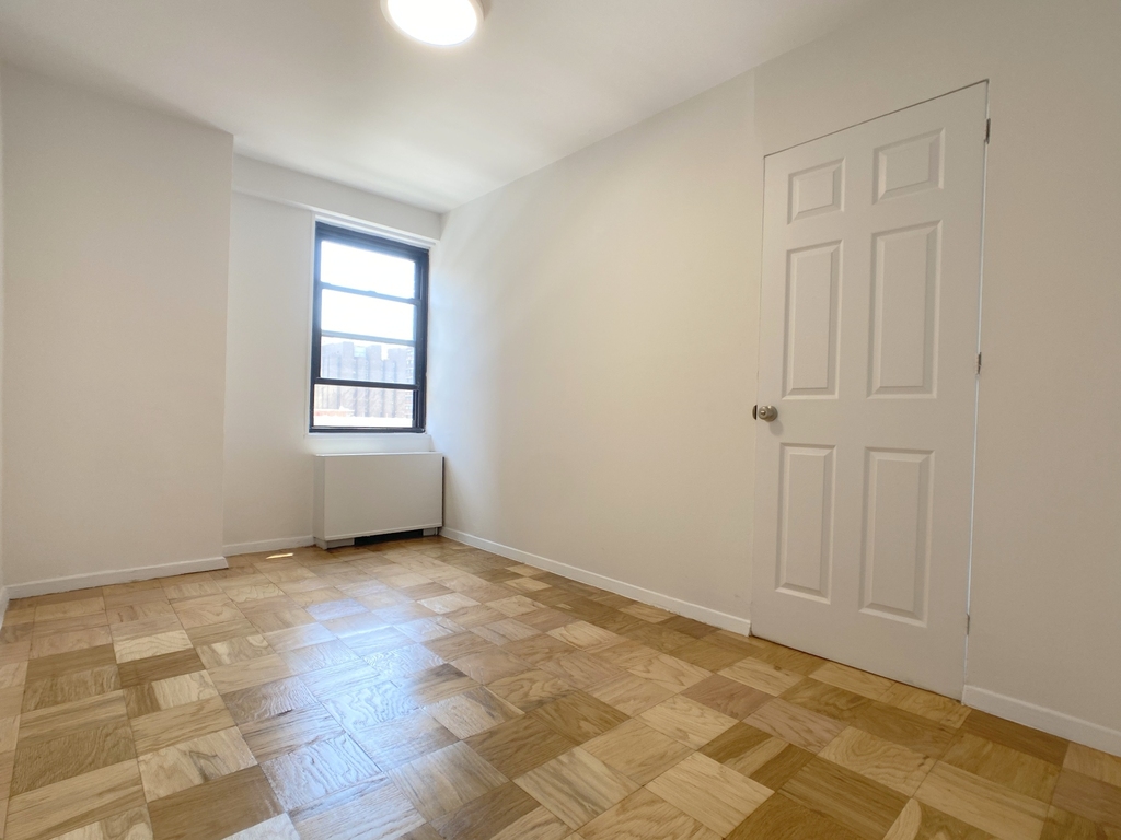 245 East 25th Street - Photo 5