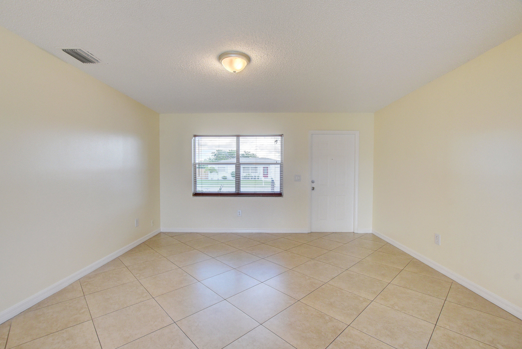 10870 Eureka Street - Photo 2