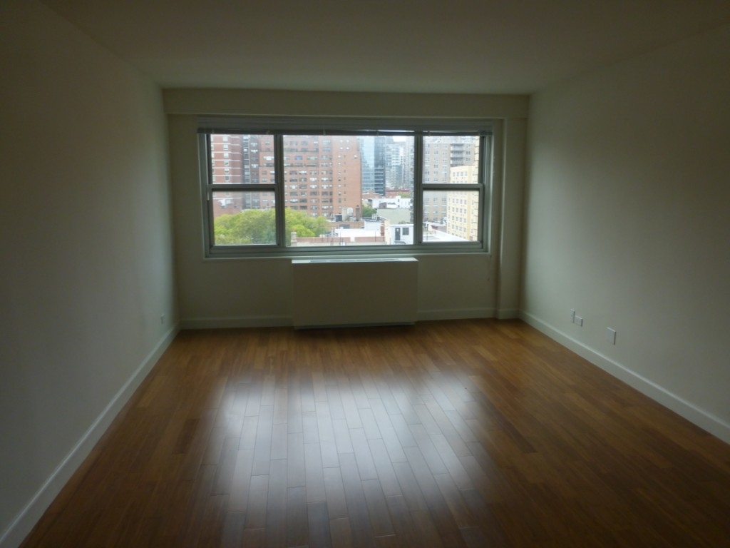 East 85th Street - Photo 16