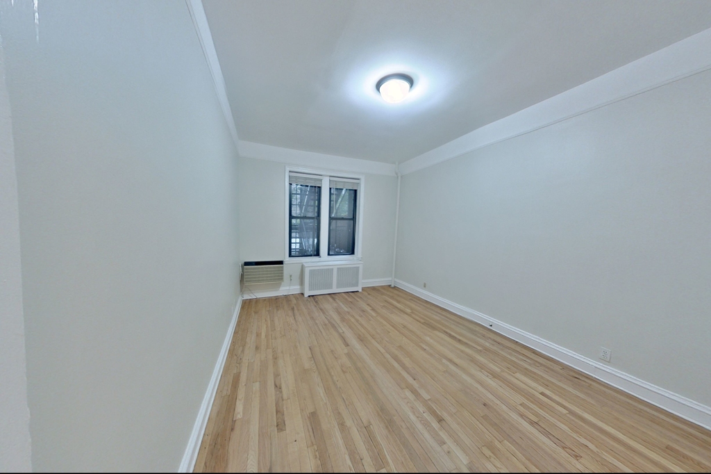 118 East 19th Street - Photo 5