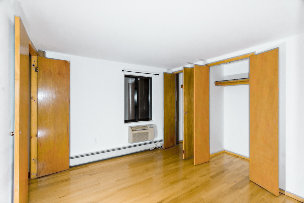 212 East 10th Street - Photo 2