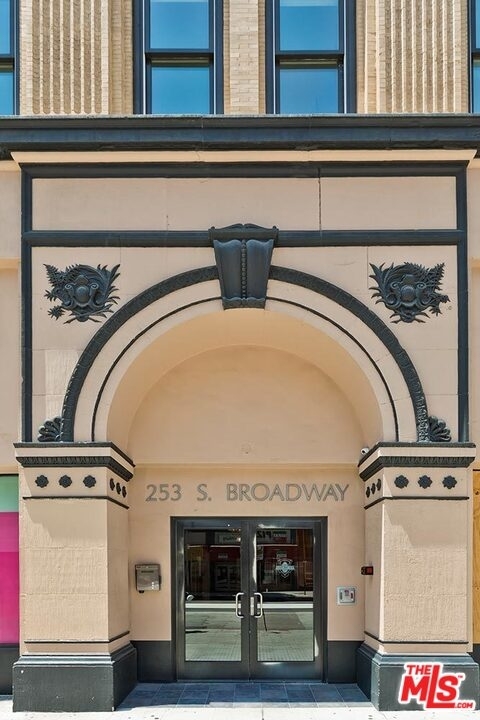 253 S Broadway - Photo 2