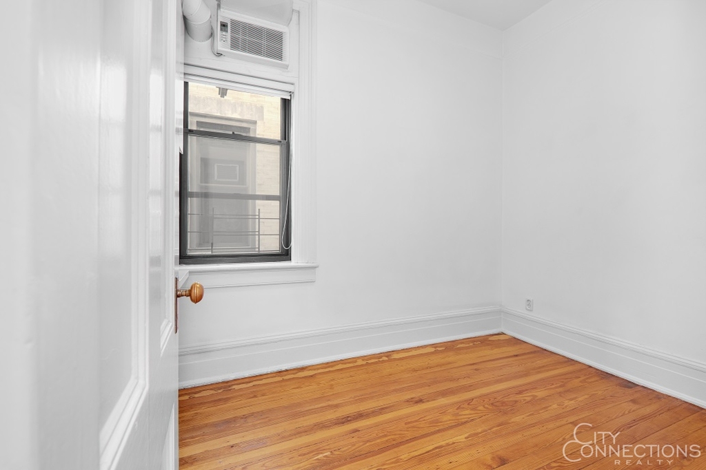 223 W 21st St - Photo 15