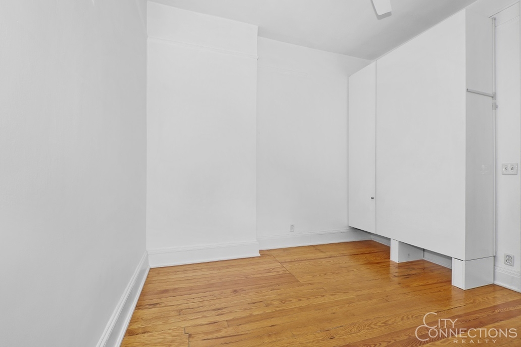 223 W 21st St - Photo 13