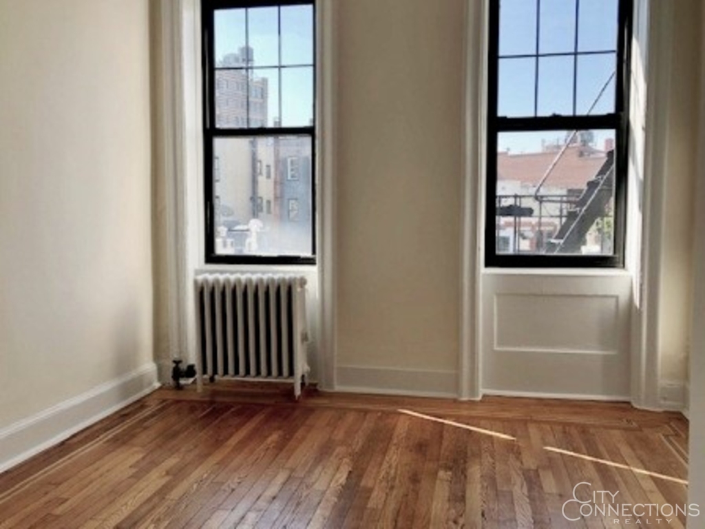 115 Washington Pl - Photo 2