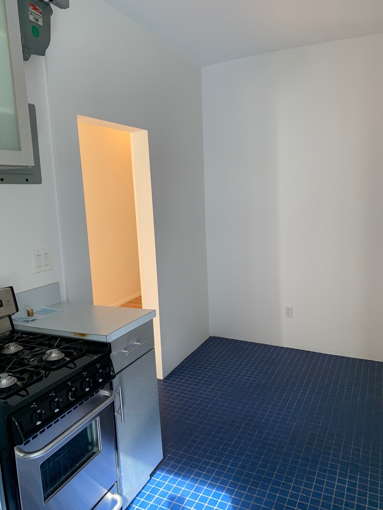 240 West 15th Street - Photo 5