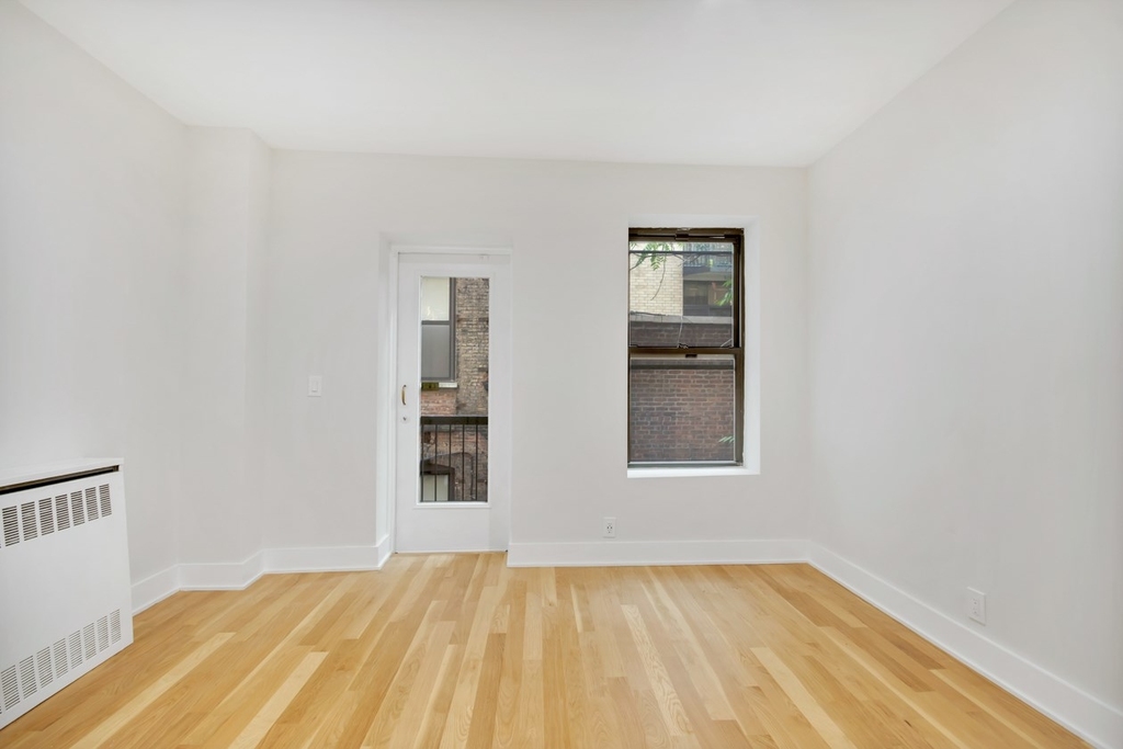 226 East 25th Street - Photo 2