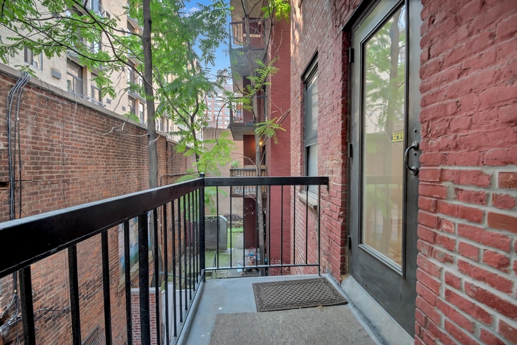 226 East 25th Street - Photo 5