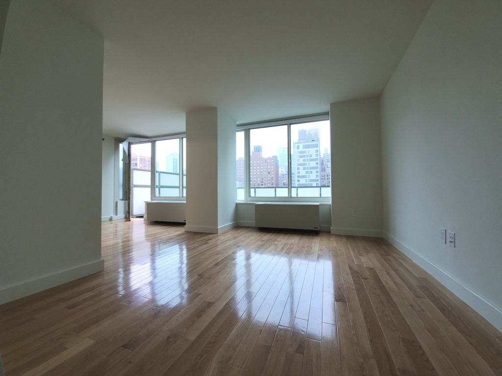 315 West 33rd Street - Photo 2