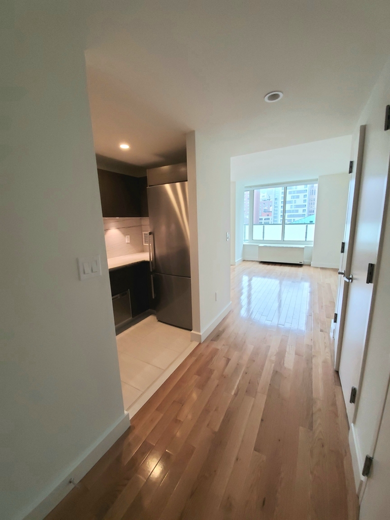 315 West 33rd Street - Photo 1