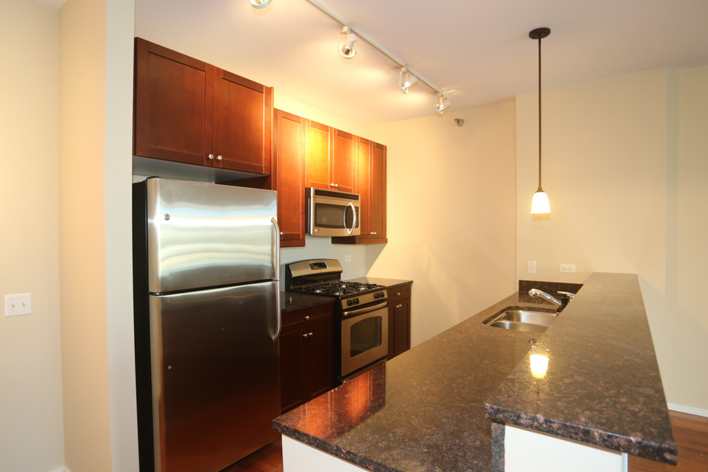 125 South Green Street - Photo 2