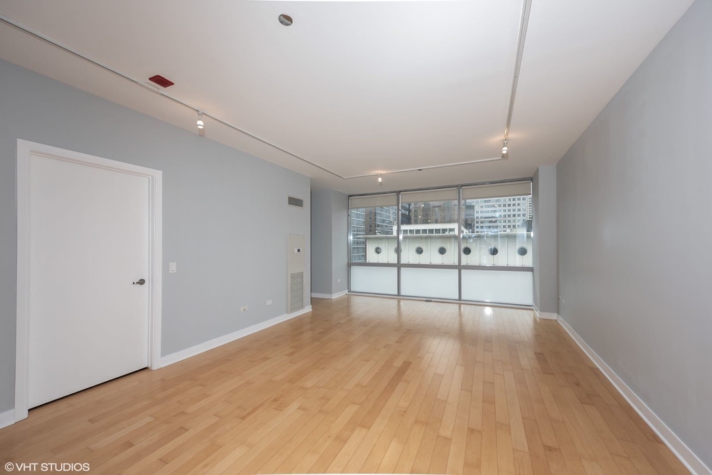 8 East Randolph Street - Photo 1