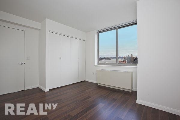 Tenth Avenue - Photo 1