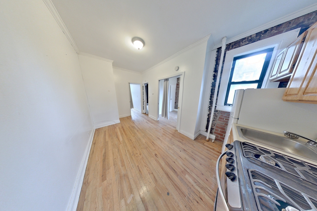 620 East 6th Street - Photo 3