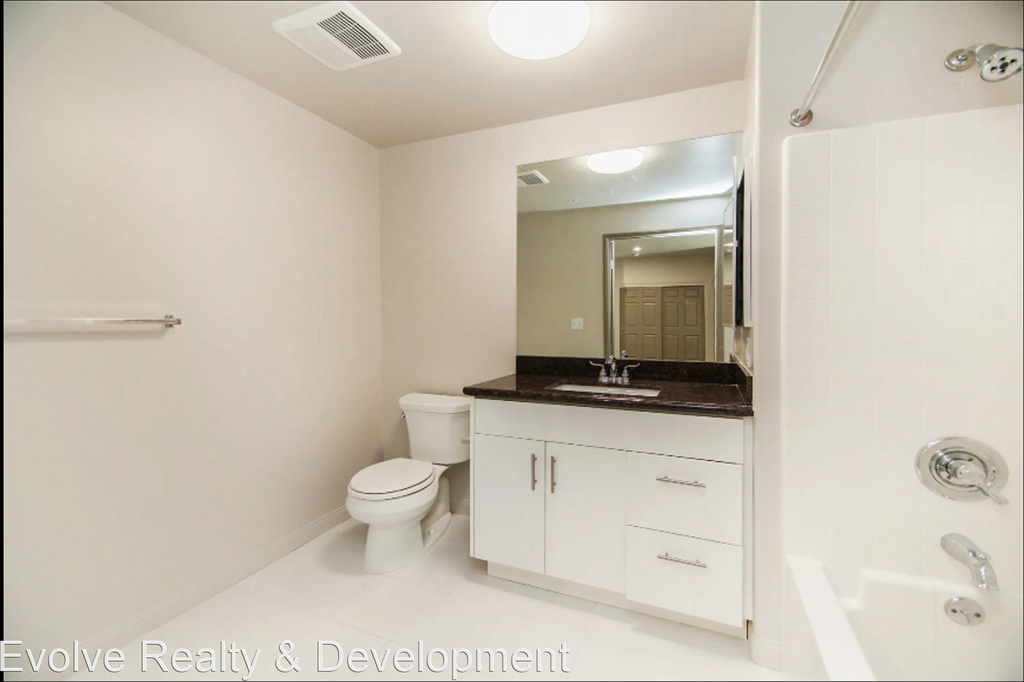 5100 Woodman Ave - Photo 11