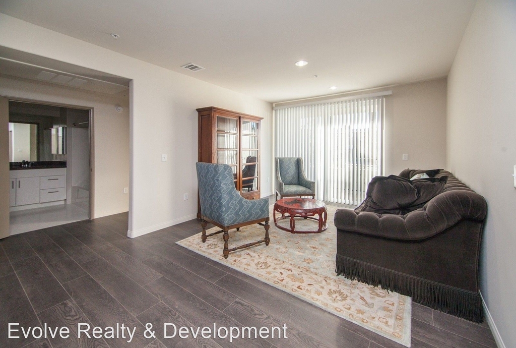 5100 Woodman Ave - Photo 2