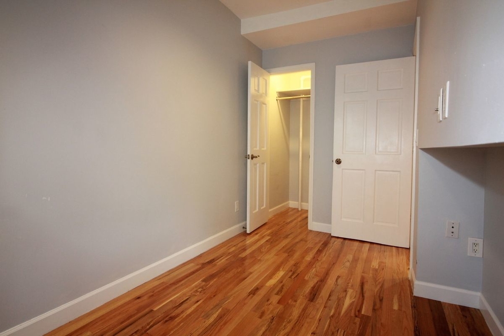 222 East 18th Street - Photo 3