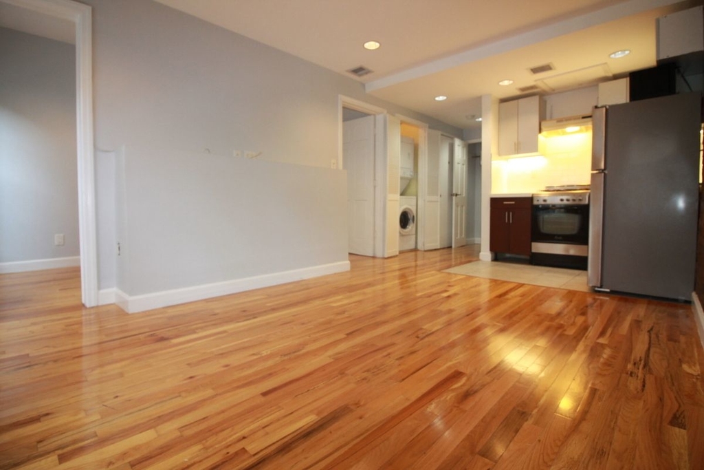 222 East 18th Street - Photo 6