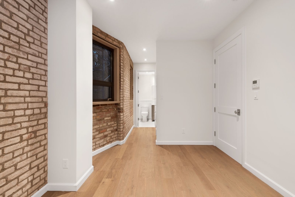 194 West 10th Street - Photo 3