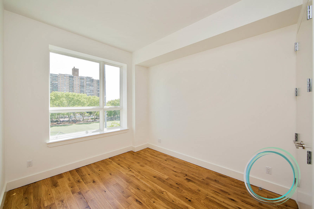 73 Montrose Avenue - Photo 2