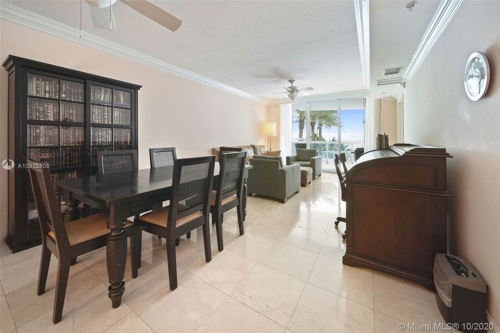 3801 Collins Ave - Photo 3