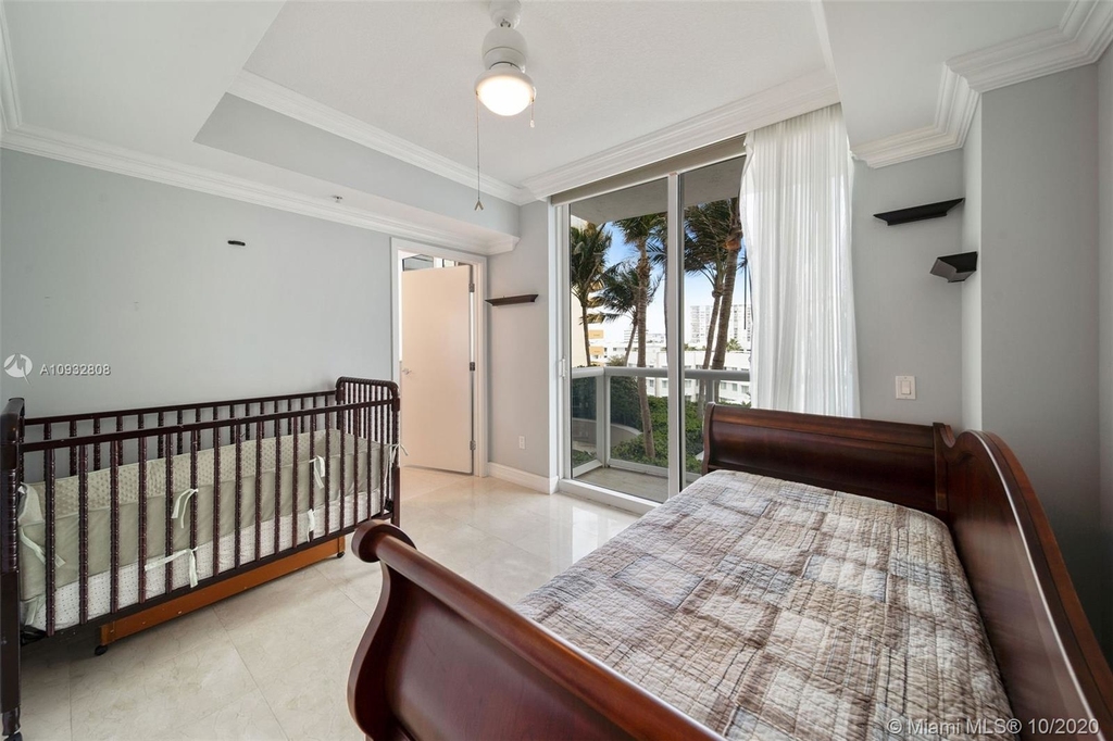 3801 Collins Ave - Photo 9