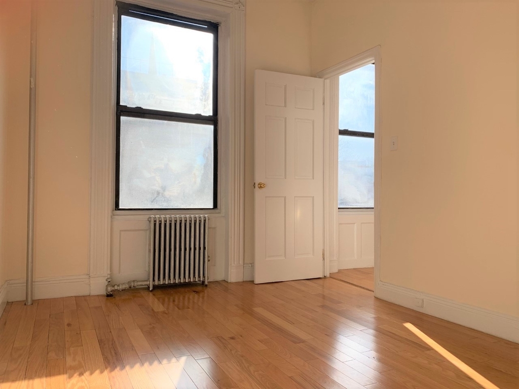 139 Joralemon St - Photo 2