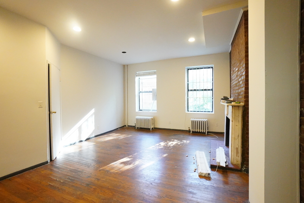 328 East 55th Street - Photo 1