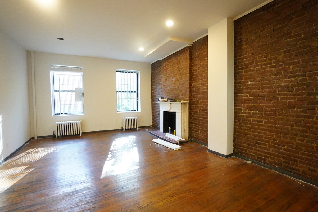 328 East 55th Street - Photo 0