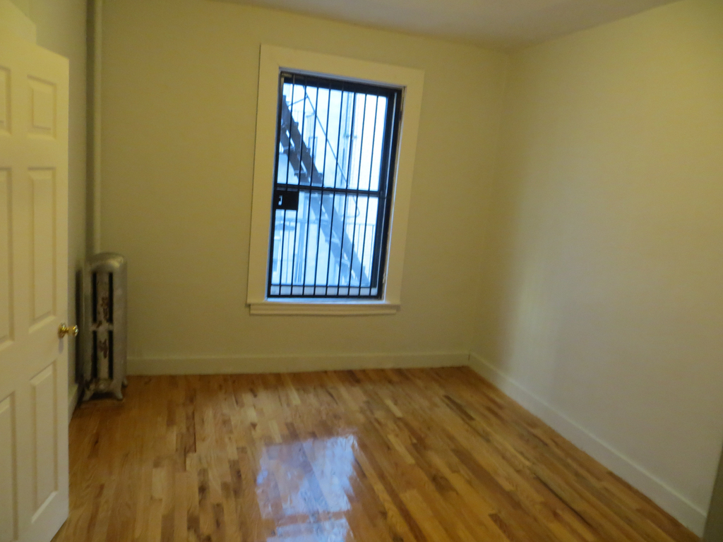1226 Lincoln Place - Photo 3